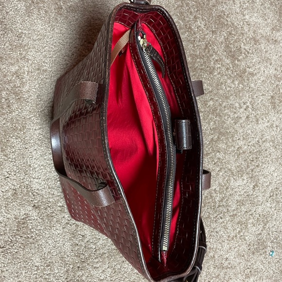 DOONEY & BOURKE GENTLY USED LARGE RED SATCHEL. - Picture 6 of 10